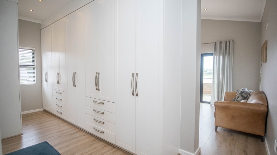 5 Bedroom Property for Sale in The Coves North West